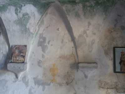 Nella chiesa sono presenti immagini della Madonna donate da alcuni fedeli